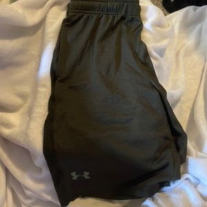 Under Armour men’s army green loosefitting athletic shorts